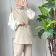 Bej yelekli ikili takım. (1)