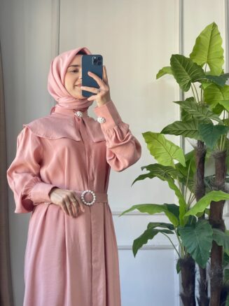 Pudra Renkli Pelerin Yaka İnci Detaylı Ferace Elbise