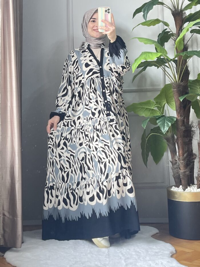 Siyah Desenli Önü Patlı Elbise (2)